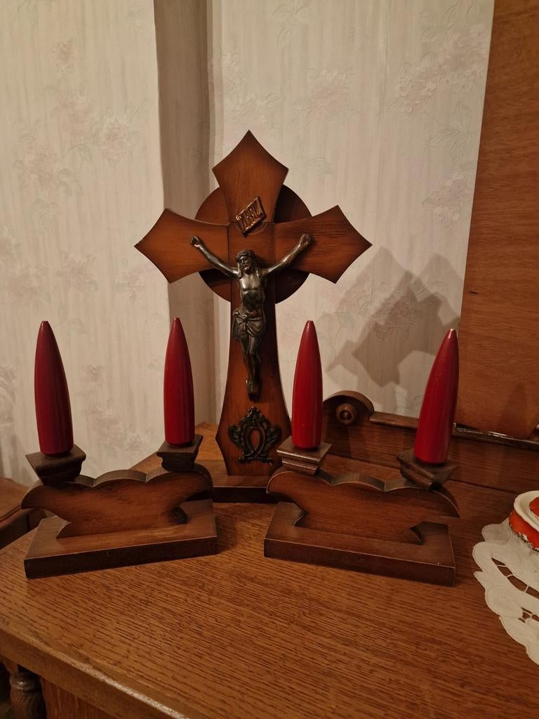 Ensemble Jésus Cross avec porte-bougies, Antiquités & Art, Antiquités | Bougeoirs, Enlèvement