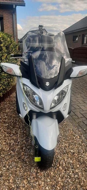 Motorscooter Suzuki Burgman 650 beschikbaar voor biedingen