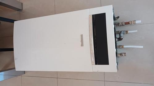 Buderus Logamax plus 24KW condenserende gasketel, Doe-het-zelf en Bouw, Verwarming en Radiatoren, Gebruikt, Ophalen