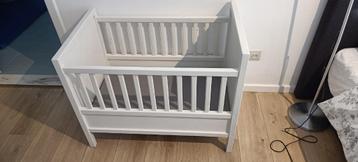 babybedje inclusief matras beschikbaar voor biedingen
