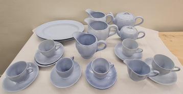 20 stuks Brits Petalware blue servies & 2 Regout schalen beschikbaar voor biedingen