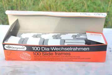 boite avec 77 caches pour diapositive  beschikbaar voor biedingen