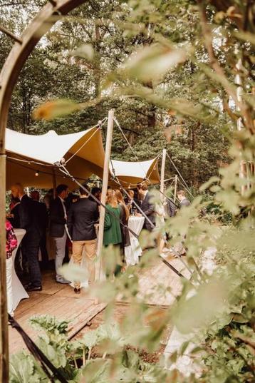 Feesttent stretchtent te huur met verlichting. beschikbaar voor biedingen