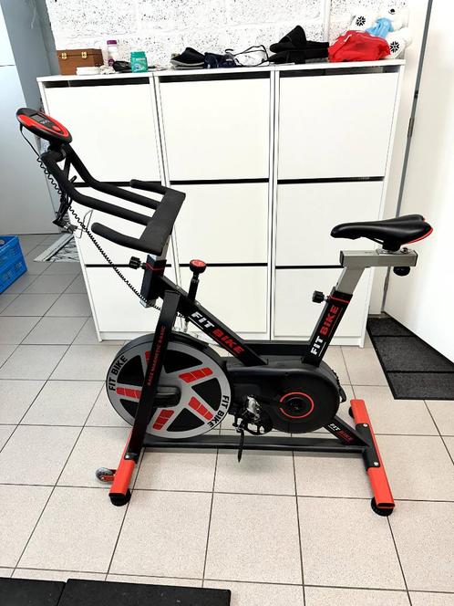 Spinning fiets - quasi nieuw, Sports & Fitness, Appareils de fitness, Comme neuf, Vélo de spinning, Jambes, Abdominaux, Métal