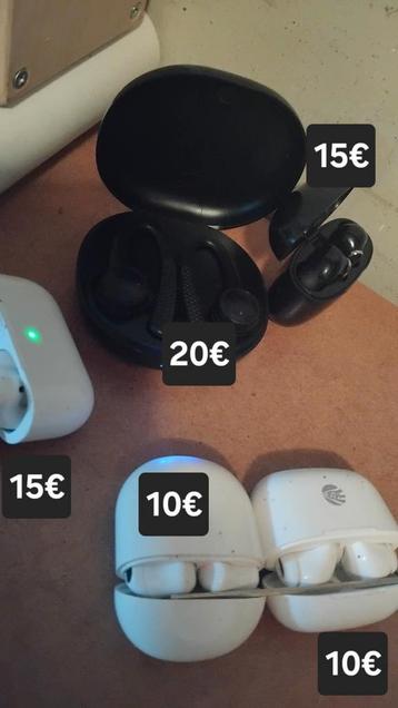 Plusieurs ÉCOUTEURS Bluetooth. 