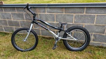 MONTY KAMEL 219 trial fiets