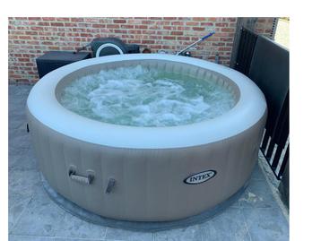 Jaccuzi Intex 4 personen met isolerende beschermhoes + cover beschikbaar voor biedingen