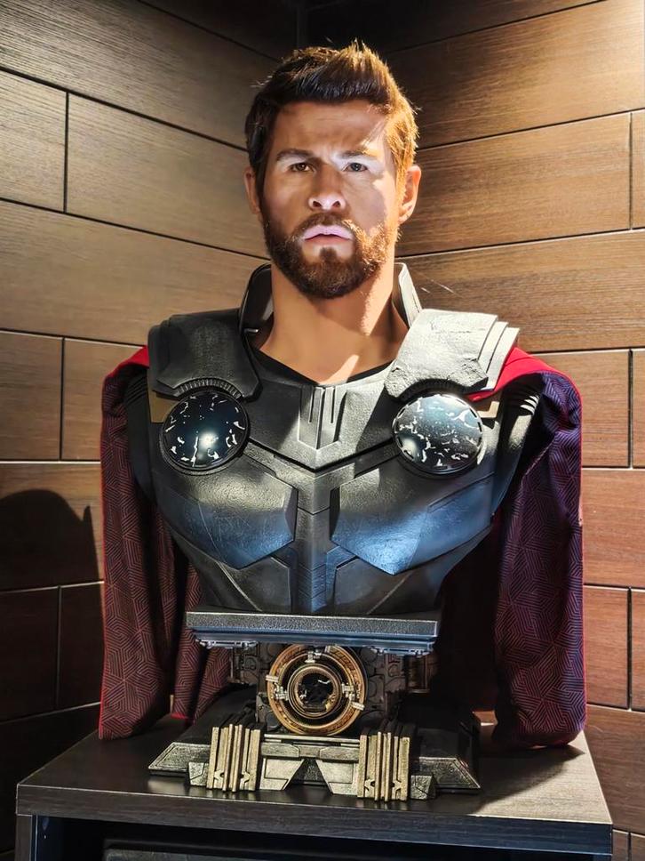 Buste Thor Queen studios 1/1, Verzamelen, Beelden en Beeldjes, Ophalen