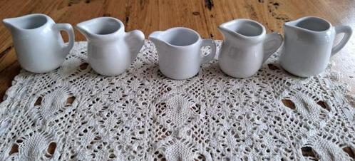 Nog 4 witte mini porseleinen melkkannetjes, 3 verschillende, Huis en Inrichting, Keuken | Servies, Zo goed als nieuw, Overige typen