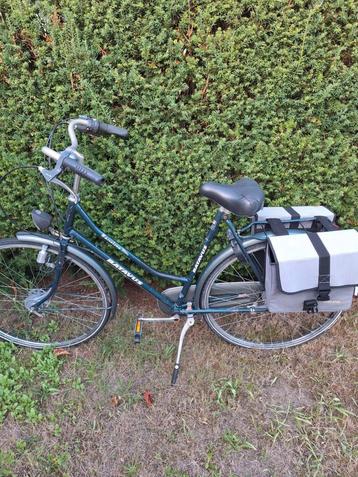 Damesfiets, staat al tijdje stil dus moet nagekeken worden  beschikbaar voor biedingen