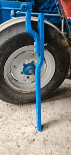 Attache Ford (2000-3000) a vendre, Enlèvement