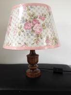 houten lampadaire - tafellamp  (roze lampekap met bloemen), Huis en Inrichting, Lampen | Tafellampen, Minder dan 50 cm, Ophalen of Verzenden