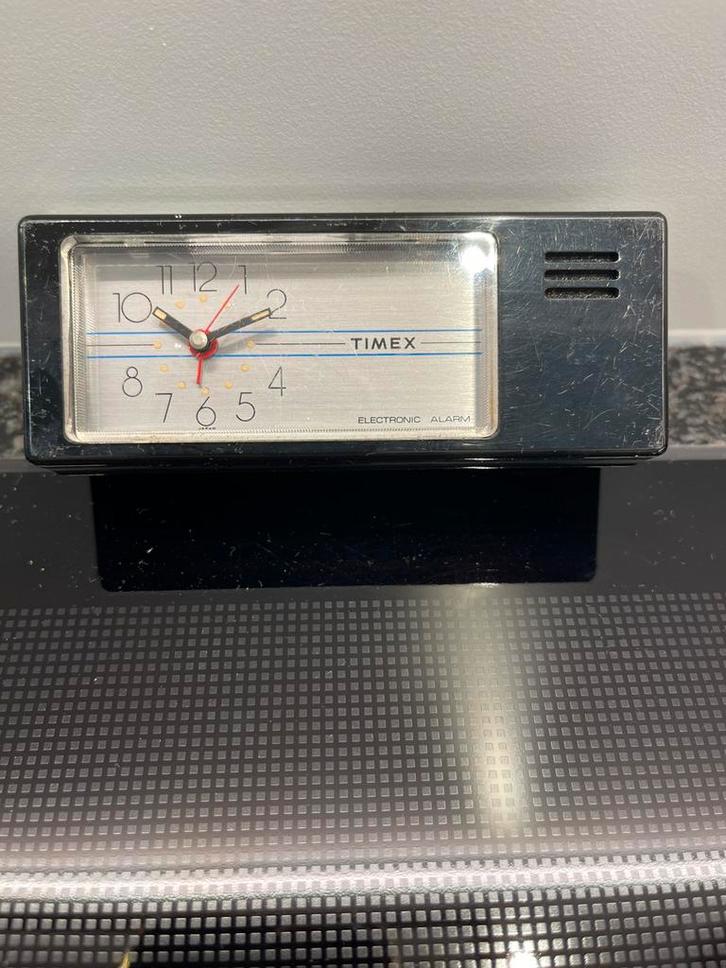 Een Vintage miniatuur Timex Electronic Alarm klok reismodel, Huis en Inrichting, Woonaccessoires | Klokken, Ophalen of Verzenden