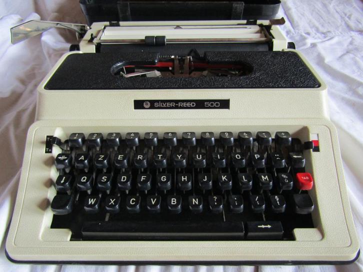 Silver Reed 500 draagbare typemachine, Japan, Diversen, Typemachines, Gebruikt, Ophalen of Verzenden