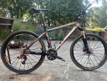 Mountainbike Carbon TREK Elite 9.8  26”  maat 18.5 beschikbaar voor biedingen