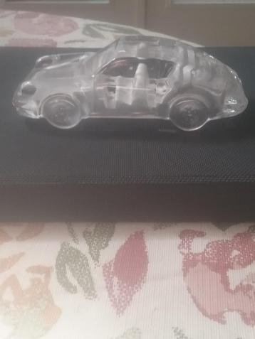 Miniatuur auto in glas beschikbaar voor biedingen