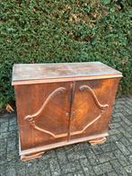 Houten kast, Ophalen