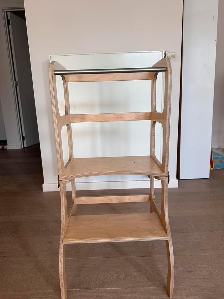 Ette tete step / Montessori helper tower., Kinderen en Baby's, Kinderkamer | Tafels en Stoelen, Zo goed als nieuw, Ophalen