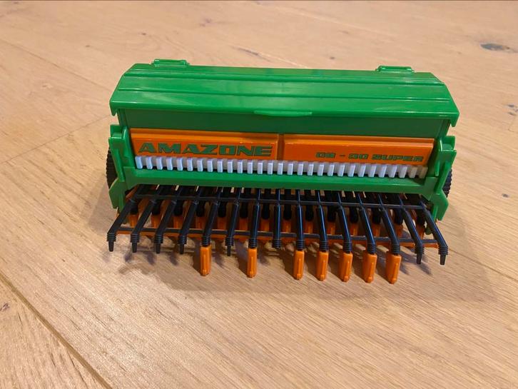 Bruder zaaimachine, Hobby en Vrije tijd, Modelauto's | 1:32, Zo goed als nieuw, Ophalen