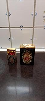 Sigaretten doosje en luciferdoosje. In antieke hoesjes., Verzamelen, Rookartikelen, Aanstekers en Luciferdoosjes, Ophalen, Zo goed als nieuw