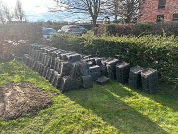 Zwarte Pottelbergse dakpannen  beschikbaar voor biedingen