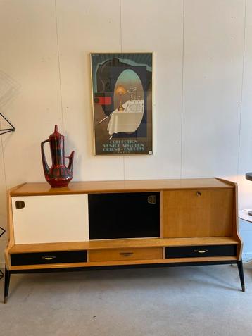 Vintage sideboard beschikbaar voor biedingen