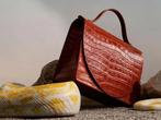 Mieke Dierckx -  Cognac Croco - Glans, Handtassen en Accessoires, Tassen | Damestassen, Ophalen of Verzenden, Nieuw, Bruin, Handtas