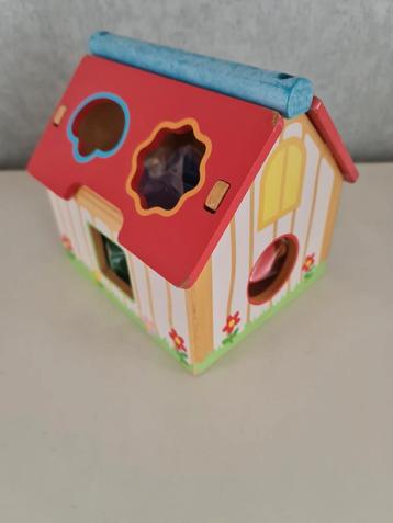 Houten speelgoed : huisje met vormen blokken 