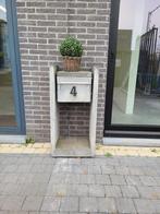 Brievenbus met nummer 4, Tuin en Terras, Ophalen, Gebruikt, Beton, Staande brievenbus
