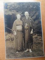 2 Occidentaux habillés en japonais, photo T.Hasegawa Tokyo, Envoi
