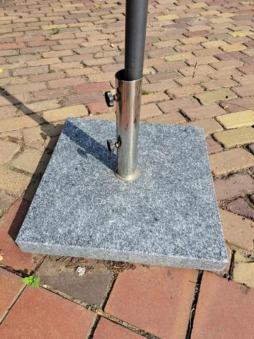 Granieten voet voor parasol - Nieuwstaat beschikbaar voor biedingen