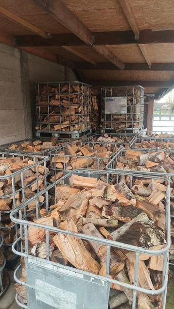 Droog brandhout mengeling houtsoorten 110€/stere beschikbaar voor biedingen