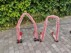 Nieuwe motosteunen, voor - en achteraan, Ophalen