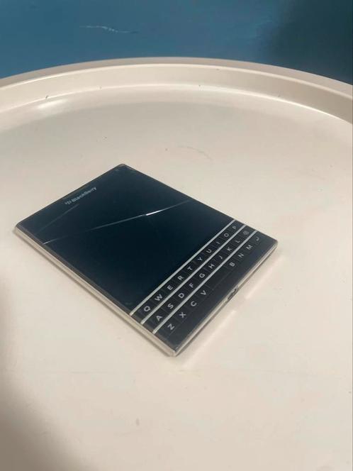 BlackBerry Passport – zeldzaam – gebarsten scherm, Telecommunicatie, Mobiele telefoons | Blackberry, Gebruikt, Zonder abonnement