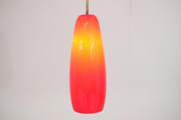 Lampe italienne en opaline rouge - 1970