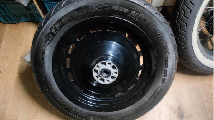 Softail Fatboy evo achterwiel zwart met nieuwe band 16 inch, Motoren, Onderdelen | Harley-Davidson, Gebruikt, Ophalen of Verzenden