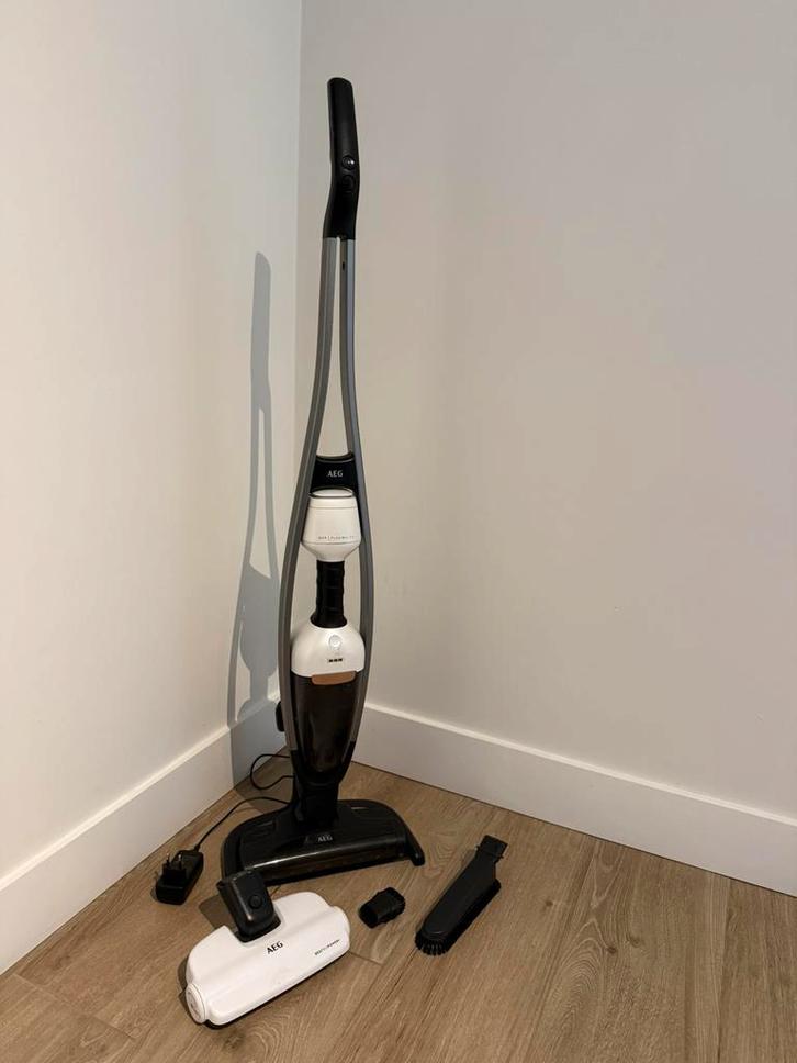 Steelstofzuiger AEG QX9 met kruimeldief, Electroménager, Aspirateurs, Comme neuf, Aspirateur, Enlèvement