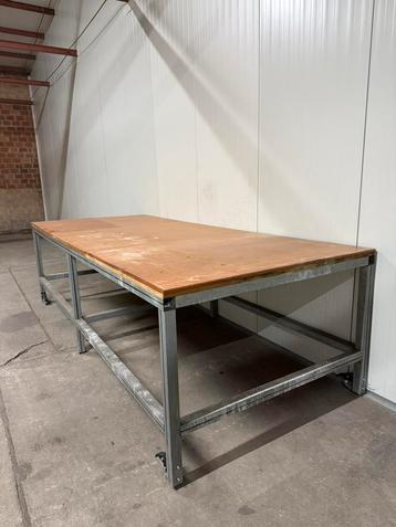 Grote Industriële Werktafel-4x2m-Stalen Frame met Wielen beschikbaar voor biedingen