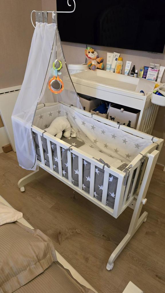 Wit wieg/schommelbedje – als nieuw!, Kinderen en Baby's, Babywiegjes en Ledikanten, Zo goed als nieuw, Wieg, Ophalen of Verzenden