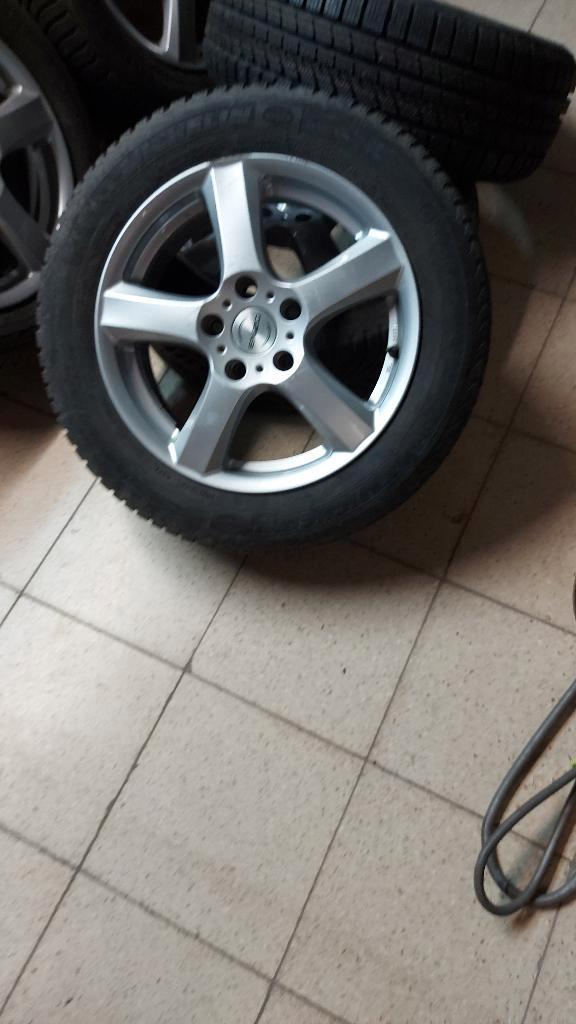 winterbanden op aluminium velgen , vijf stuks, Autos : Pièces & Accessoires, Pneus & Jantes, Pneus et Jantes, Pneus hiver, 16 pouces