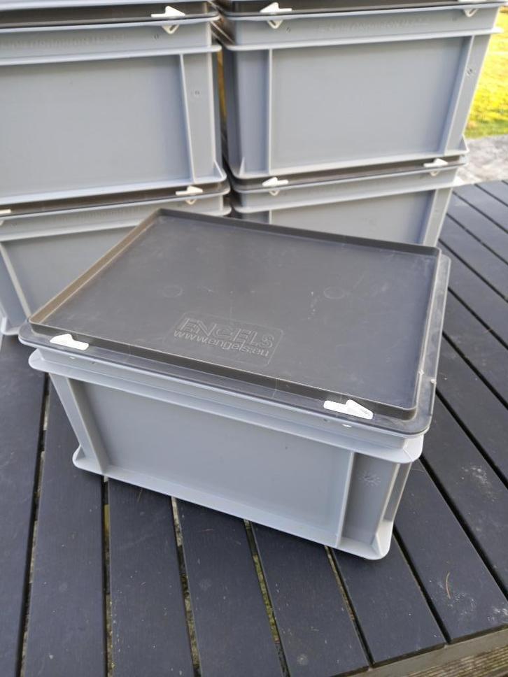10 stevige plastic boxen met deksel met kliksluiting, Huis en Inrichting, Woonaccessoires | Kisten, Zo goed als nieuw, Minder dan 50 cm