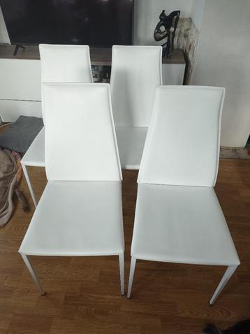 4 stoelen beschikbaar voor biedingen