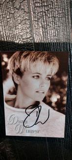 Handtekening gesigneerd dana winner op postkaart, Verzamelen, Muziek, Artiesten en Beroemdheden, Ophalen of Verzenden, Gebruikt