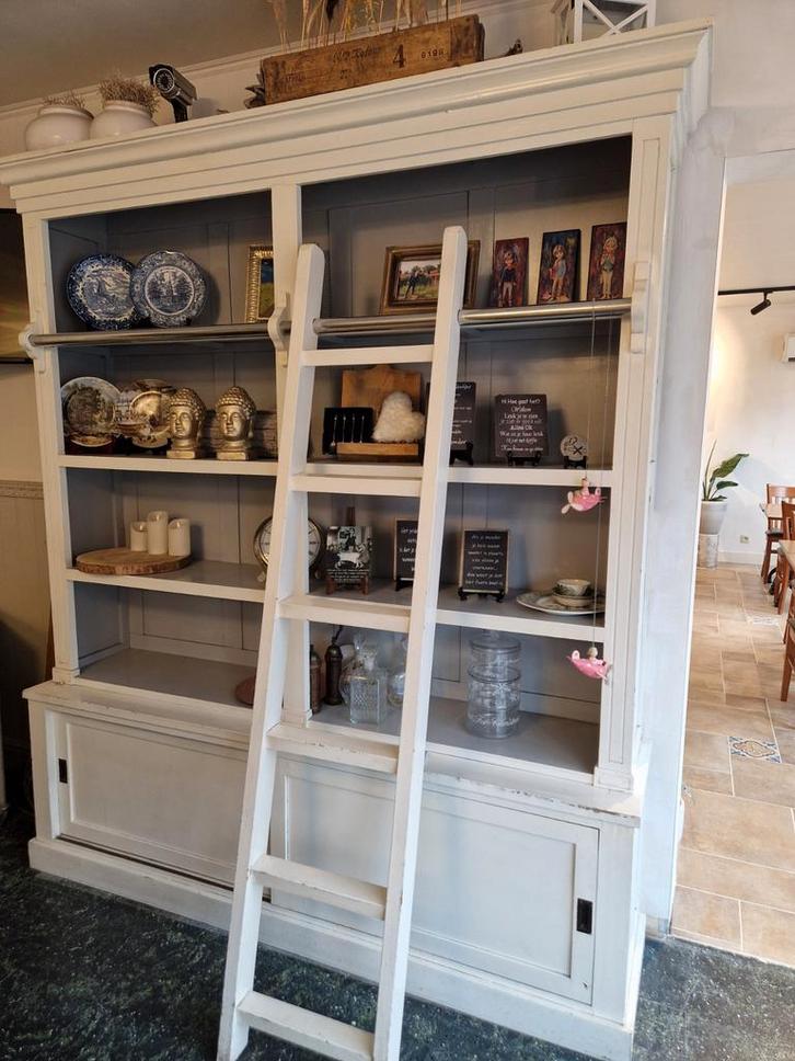 Grote bibliotheek kast., Huis en Inrichting, Kasten | Buffetkasten, Ophalen