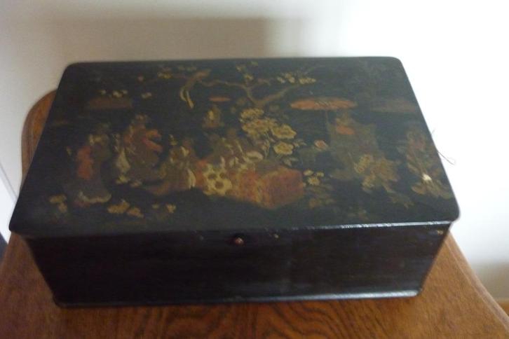 Gelakte houten kist met Japanse decoratie, Antiek en Kunst, Curiosa en Brocante, Ophalen of Verzenden