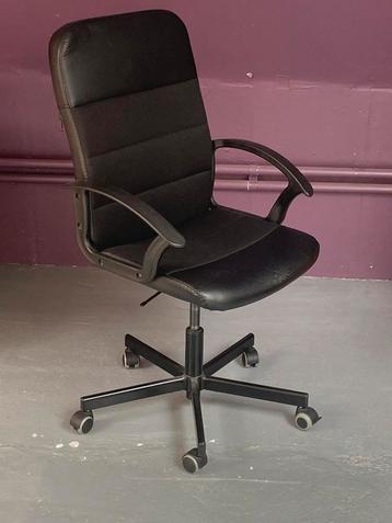 Chaise de bureau a roulettes beschikbaar voor biedingen