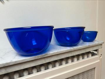 Arcoroc France vintage blauwe kommen beschikbaar voor biedingen
