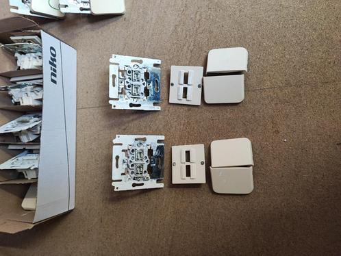 Dubbele schakelaar PR20 Niko, Doe-het-zelf en Bouw, Elektriciteit en Kabels, Zo goed als nieuw, Schakelaar, Ophalen