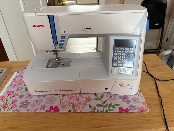 Machine à coudre Janôme skyline S5, Hobby & Loisirs créatifs, Machines à coudre & Accessoires, Neuf, Machine à coudre, Janome
