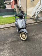 Vespa sprint a klasse, Fietsen en Brommers, Ophalen, Zo goed als nieuw, Elektrisch
